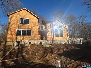 142 Diamond Hill Rd, Berkeley Heights, NJ 07922