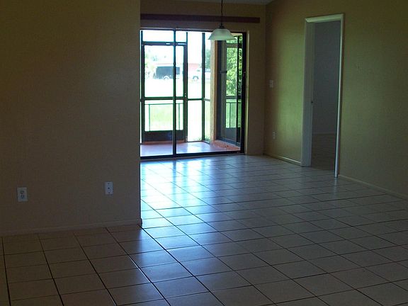 4th image of 4413 SW Santa Barbara Pl