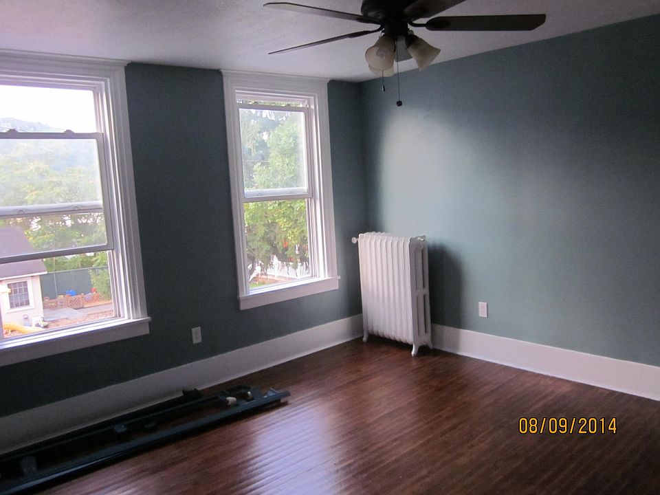 2nd image of 813 Amelia St