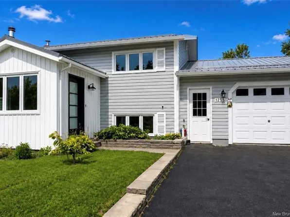 1255 Veniot Ave, Bathurst, NB E2A 4C1