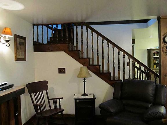 5th image of 376 E Erie St