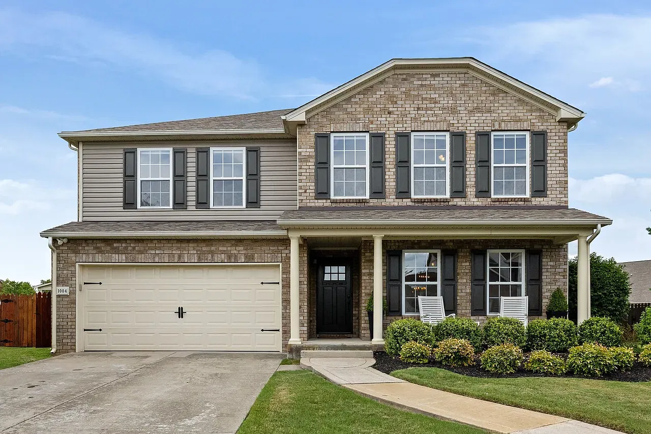 5 bed, 3140 sqft, $3,300 — Photo 1