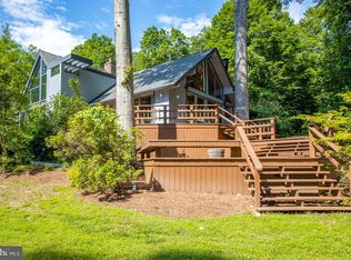 6575 Braddock Rd, Alexandria, VA 22312