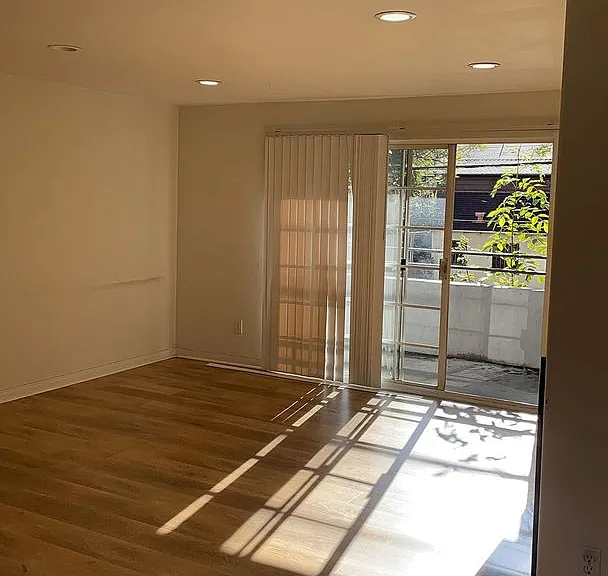 2050 S Bentley Ave — Photo 8