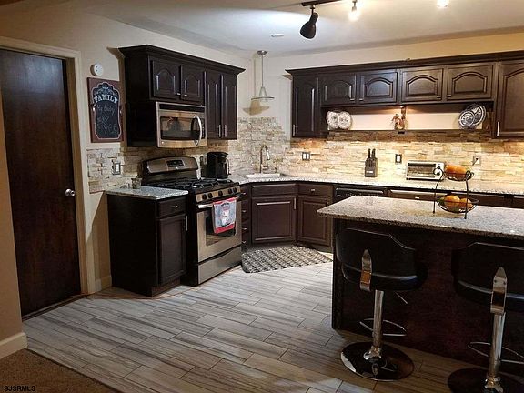 4th image of 5684 Oak St