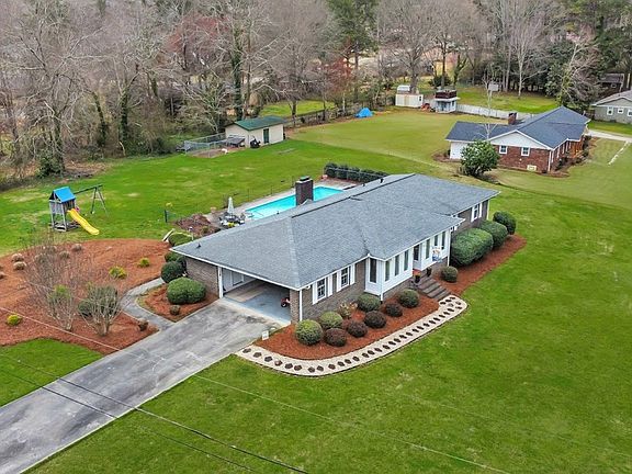 3rd image of 185 Fairlawn Dr