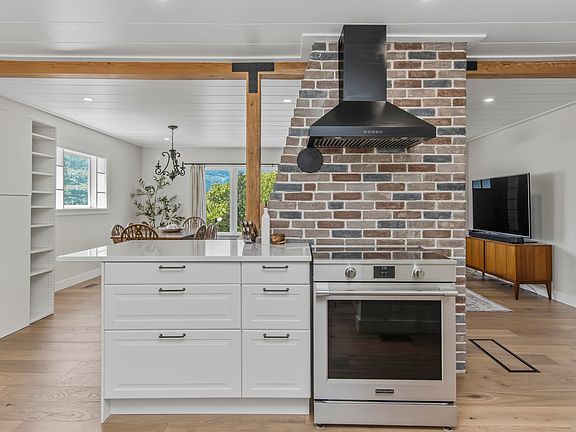 2nd image of 38139 Clarke Dr