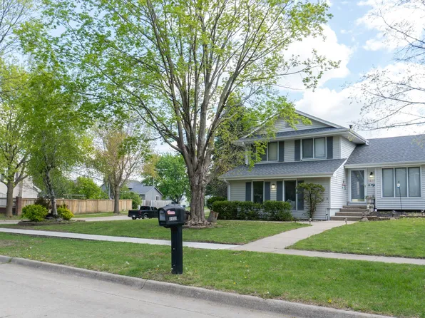 4600 Bel Aire Rd, Des Moines, IA 50310