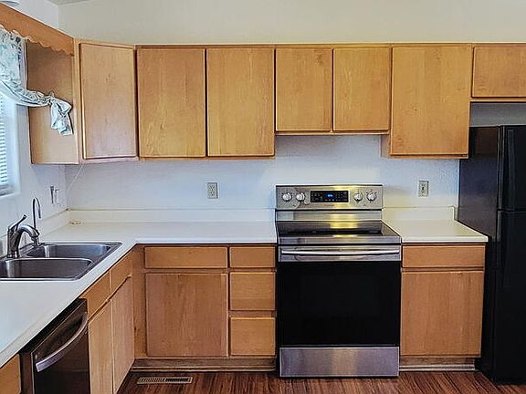 5th image of 526 Barnes Ave