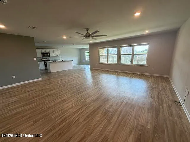 4 bed, 2.0 bath, 2289 sqft, $2,300 — Photo 2