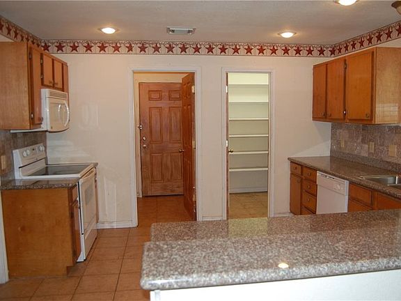 5th image of 2105 N Breckenridge St
