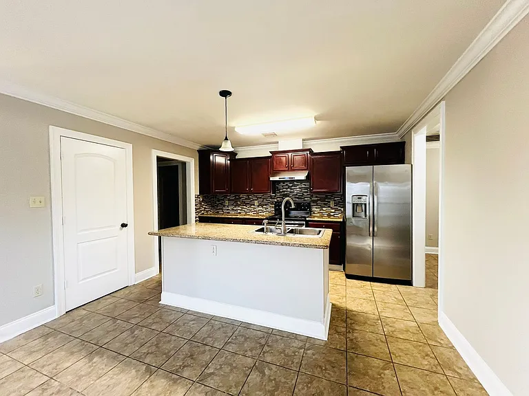 204 King Arthurs Way — Photo 5