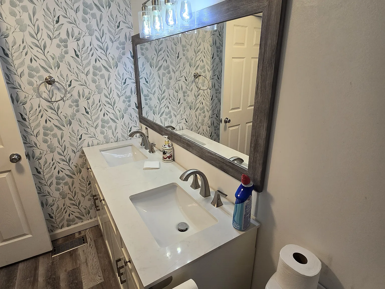 3 bed, 2100 sqft, $2,300 — Photo 4