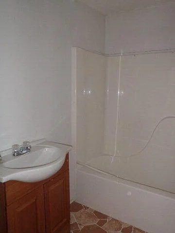 914 Beman St — Photo 10