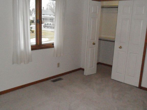 Large Master Bedroom & closet.