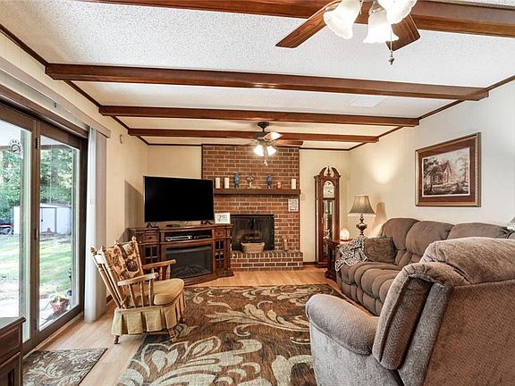 2nd image of 22324 Hemlock Dr