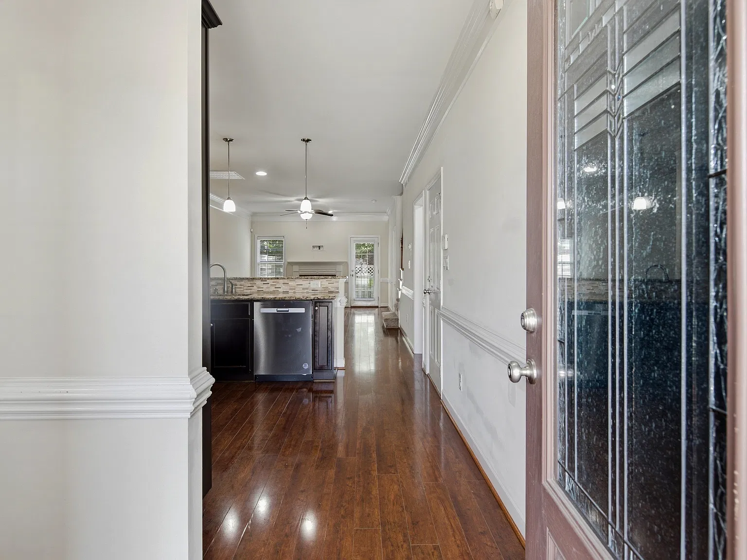 3 bed, 1855 sqft, $1,800 — Photo 2