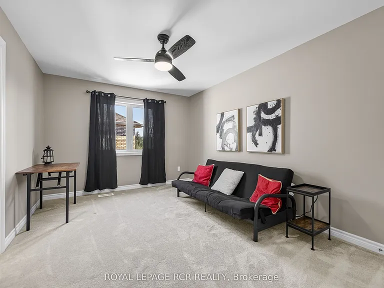 375 Russell St — Photo 13