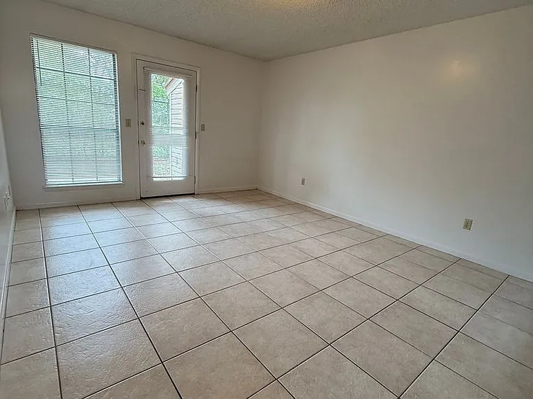 117 Classic Ct — Photo 7