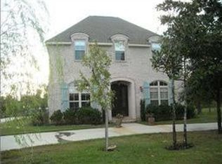 121 Victoria Ln, Pass Christian, MS 39571