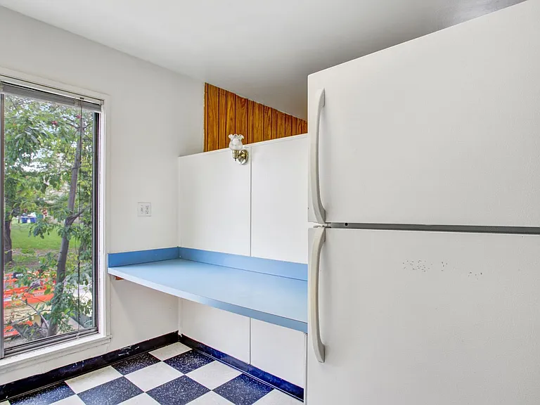 1335 S University Ave — Photo 5