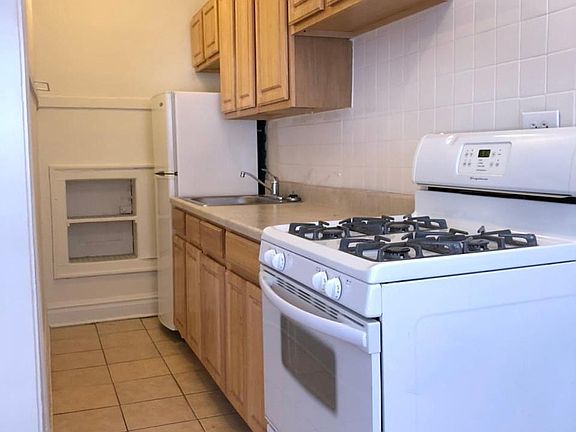 5th image of 3812 N Pine Grove Ave APT 104