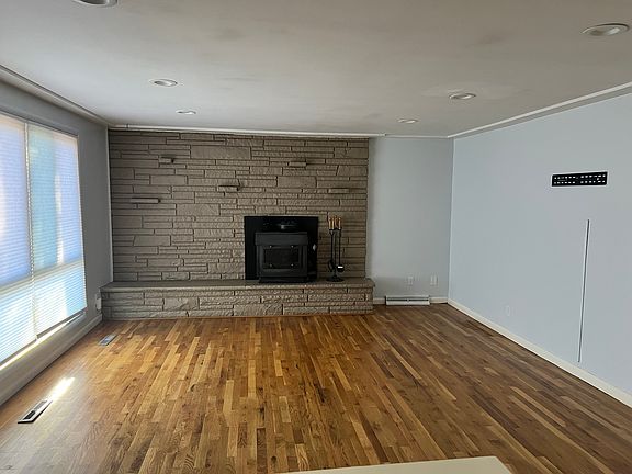 2nd image of 1539 W 15th St