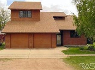 205 E State St, Marion, SD 57043