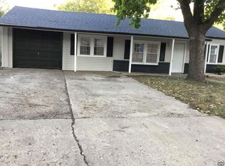 2304 SW Eveningside Dr, Topeka, KS 66614