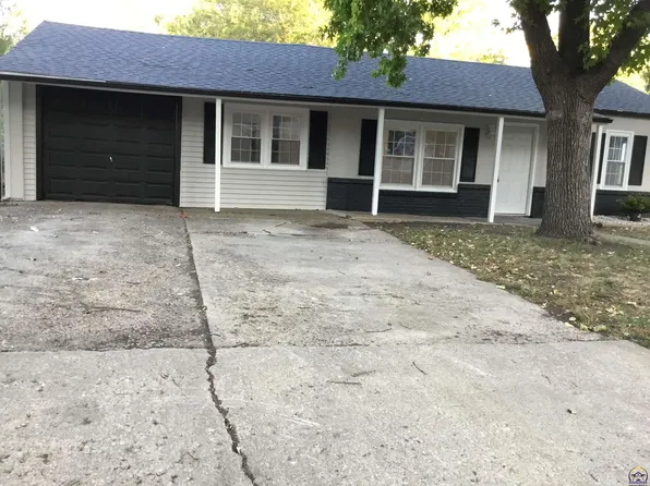 2304 SW Eveningside Dr, Topeka, KS 66614