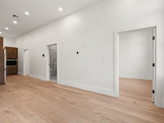 5th image of 47 Condor St #101