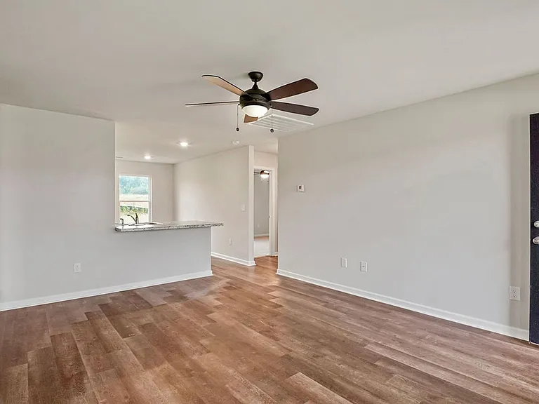 817 Ashford Dr — Photo 7