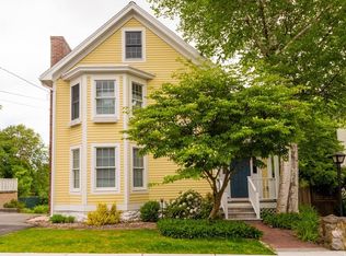 22 Hartford St, Bedford, MA 01730