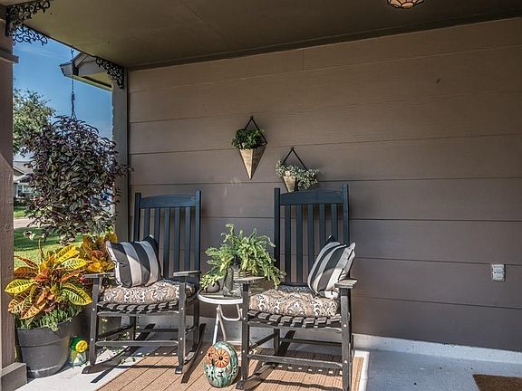 4th image of 5215 Winding Brook Dr