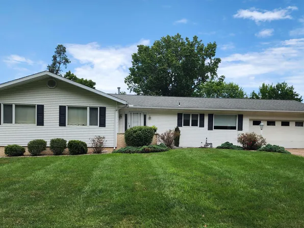 2511 Lake Dr S, Quincy, IL 62305