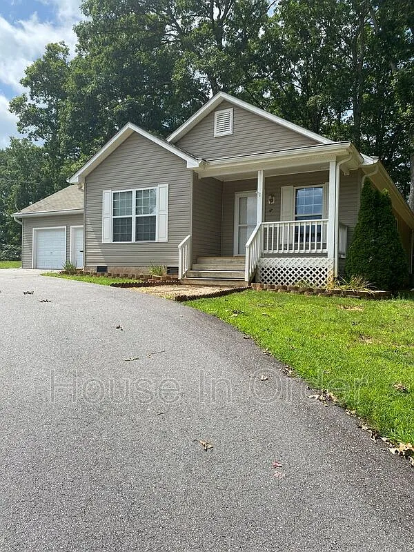 3 bed, 2.5 bath, $2,450 — Photo 1