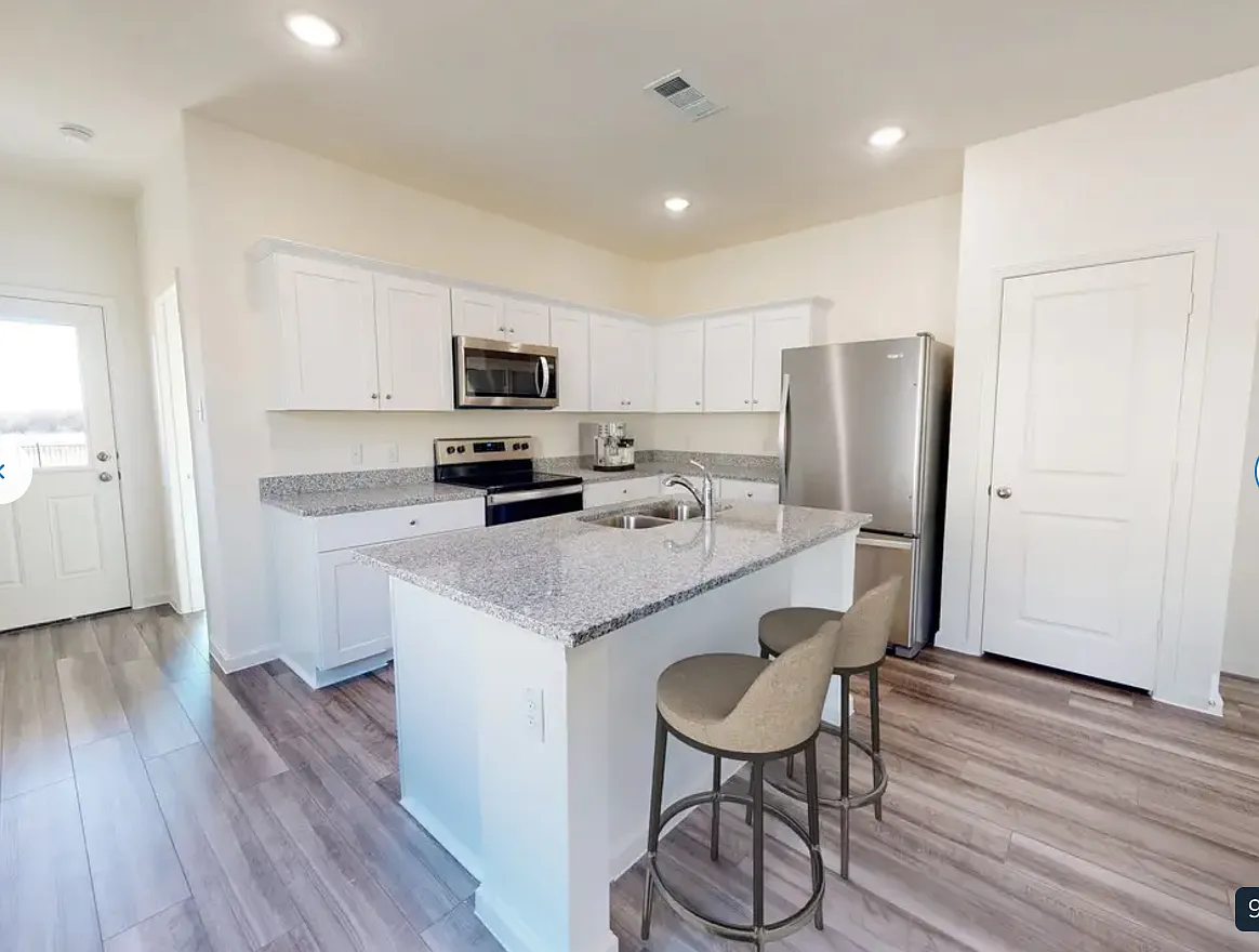 3 bed, 1401 sqft, $2,150 — Photo 1