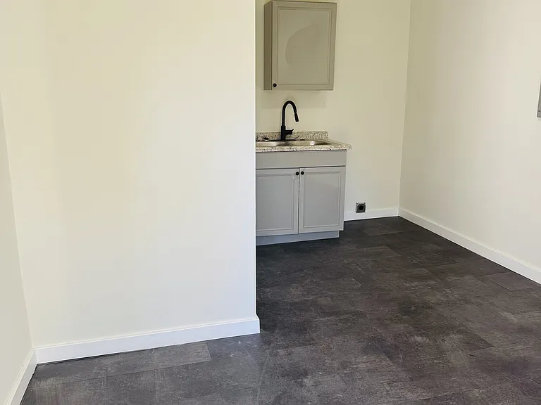 131 Pleasant Ave #D — Photo 8