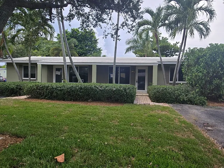 1401 & 1405 NE 21st St — Photo 2