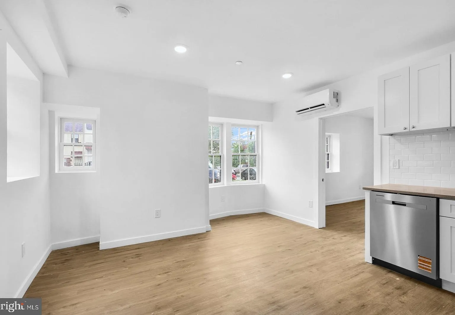 1 bed, 1.0 bath, $1,295 — Photo 3