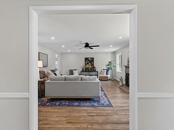 5th image of 2411 N Barbara Dr