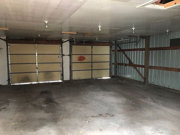 3rd image of 54261 Bell St