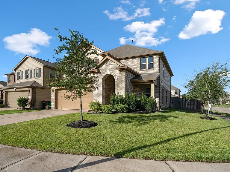 18802 Bailey Oaks Ln — Photo 2