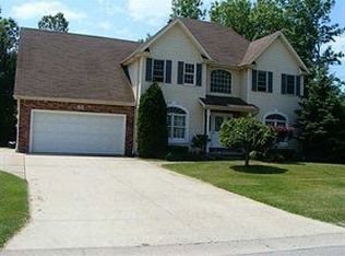 77 Hunters Ridge Rd, Orchard Park, NY 14127