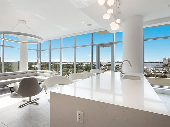 4th image of 1301 Main St APT 501