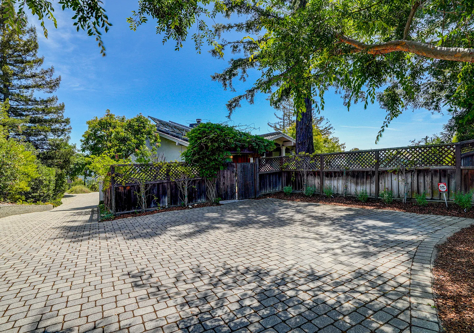 5 bed, 5.5 bath, 8000 sqft, $17,500 — Photo 2