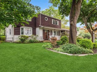 178 Glenmore St, East Williston, NY 11596