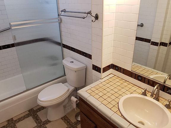 4th image of 740 Dawson Ave #1