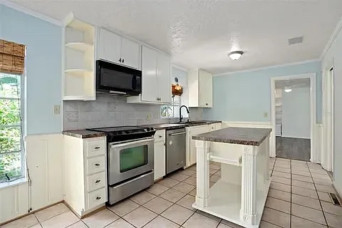 1820 Oak Ln — Photo 6