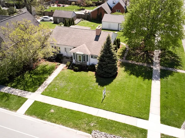 108 Beverly Pl, Munster, IN 46321